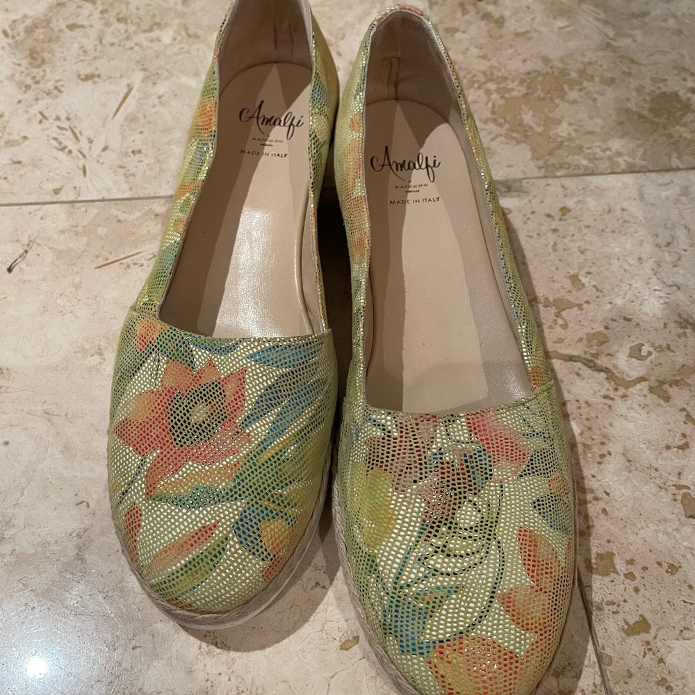 Amalfi by Rangoni floral slip-ons